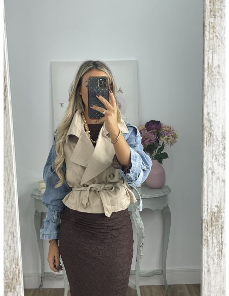 Gabardina corta beige y vaquera