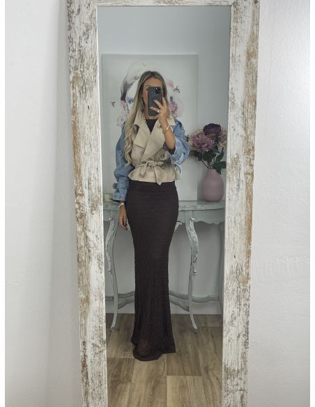 Gabardina corta beige y vaquera