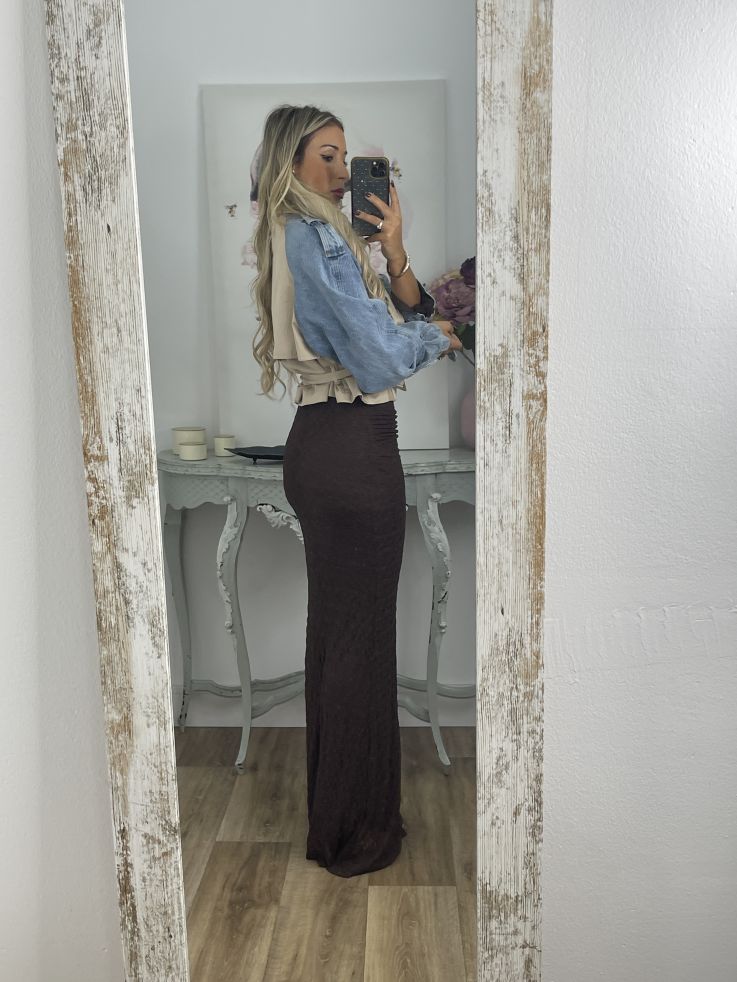 Gabardina corta beige y vaquera