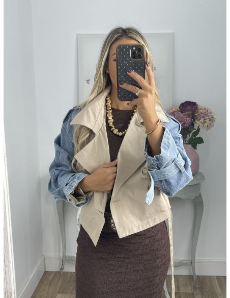 Gabardina corta beige y vaquera
