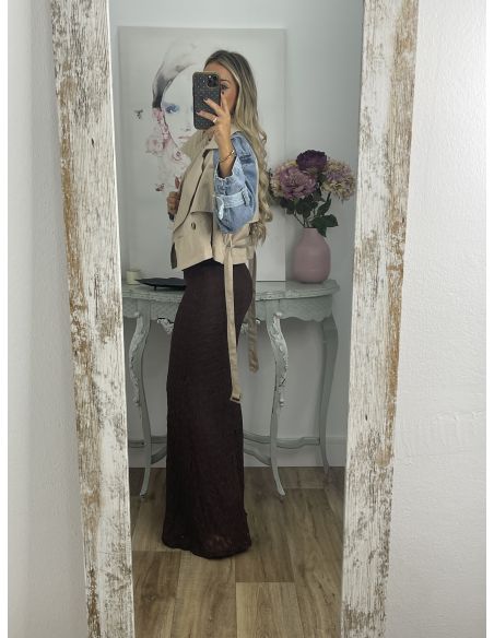 Gabardina corta beige y vaquera