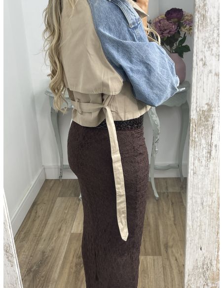 Gabardina corta beige y vaquera