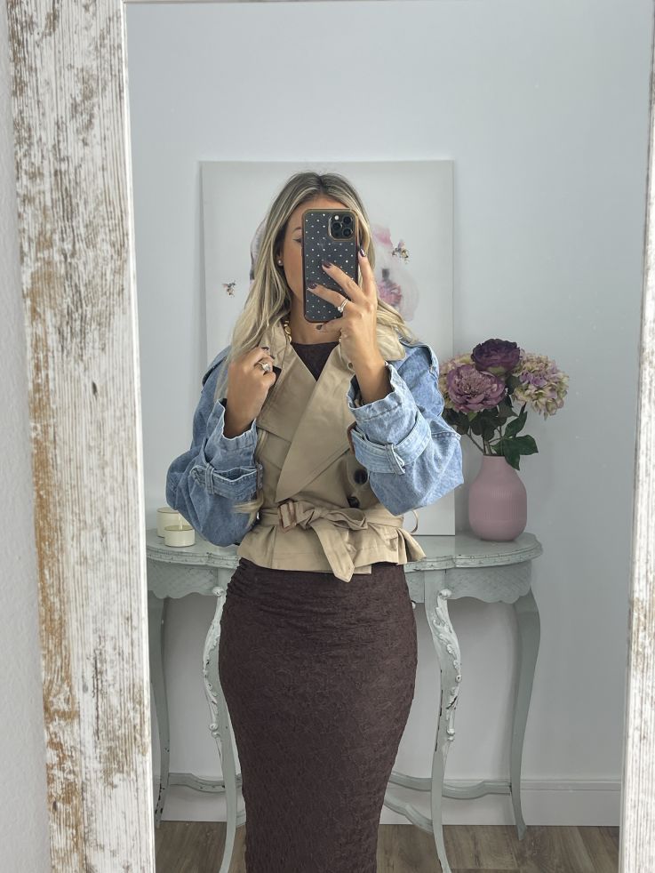 Gabardina corta Camel y vaquera Gabardina corta Camel y vaquera