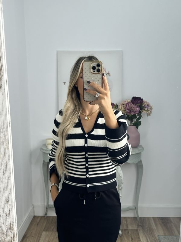 Rebeca abotonada de rayas negra y beige