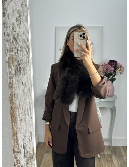 Cuello chocolate pelo sintético