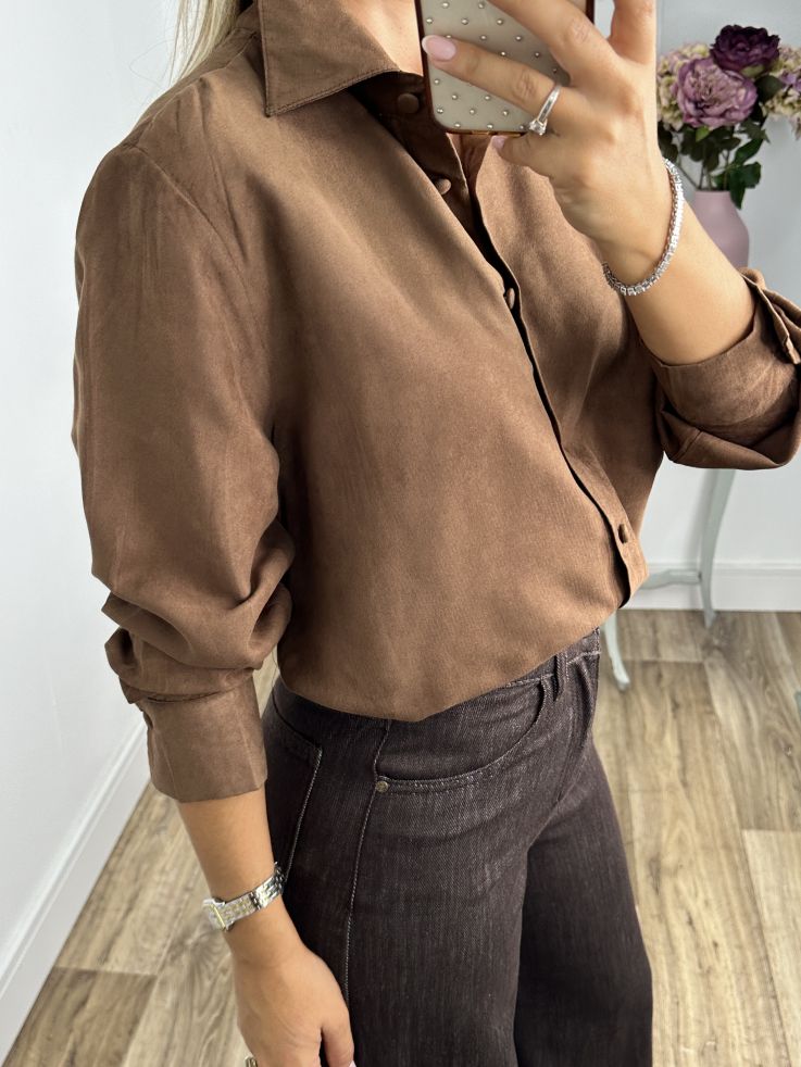Camisa de antelina marrón
