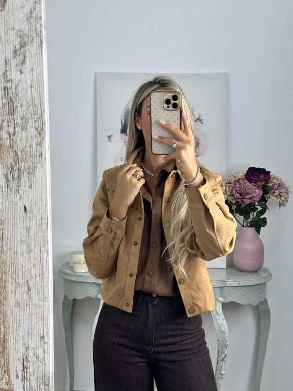 Chaqueta antelina flecos y tachas