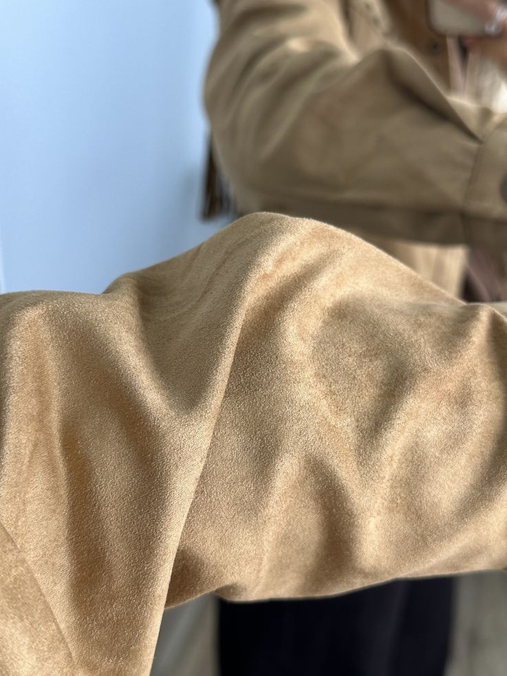 Chaqueta antelina flecos y tachas Chaqueta antelina flecos y tachas