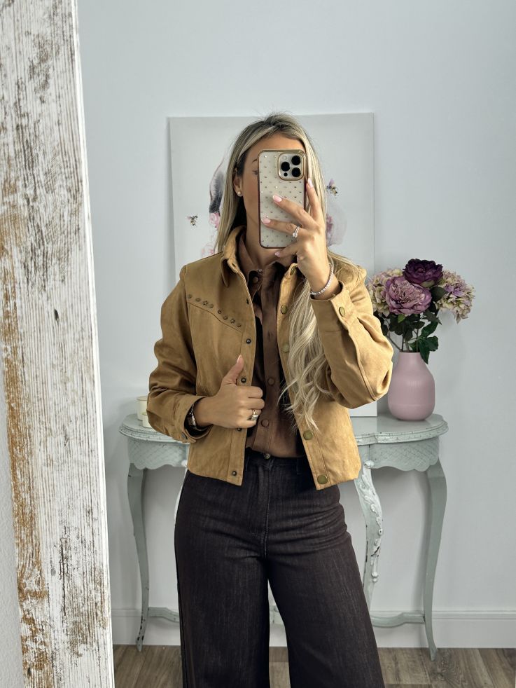Chaqueta antelina flecos y tachas Chaqueta antelina flecos y tachas