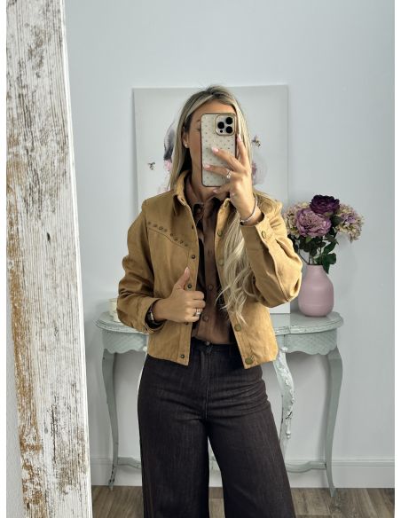 Chaqueta antelina flecos y tachas