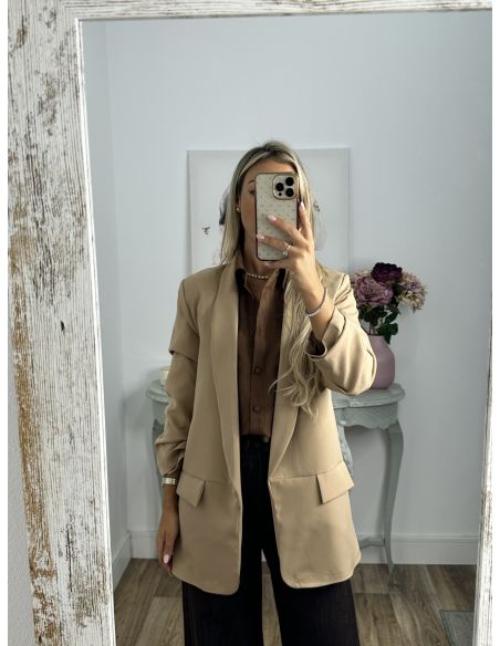 Blazer camel manga fruncida