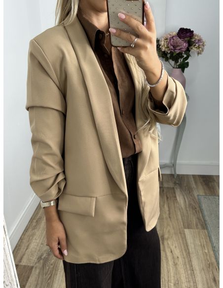 Blazer camel manga fruncida