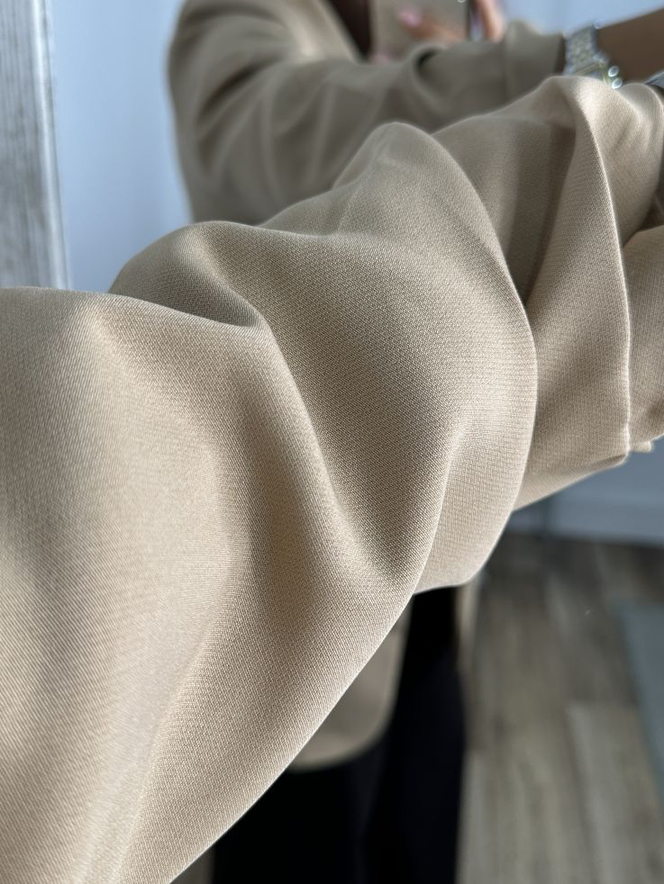 Blazer camel manga fruncida