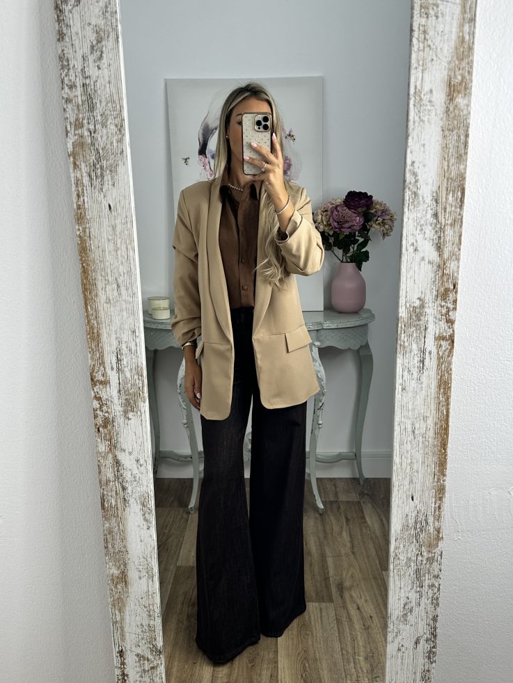 Blazer camel manga fruncida