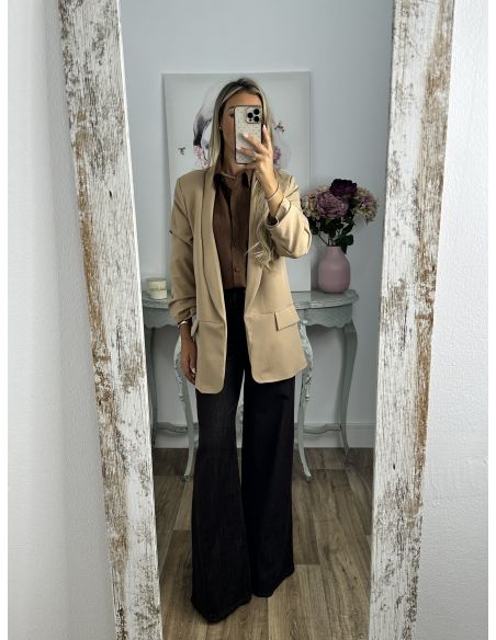 Blazer camel manga fruncida