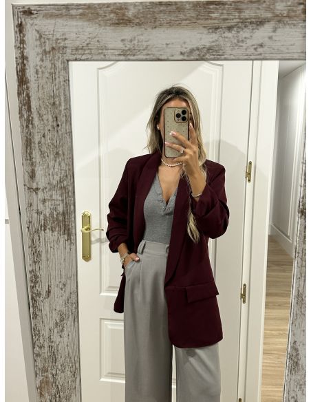 Blazer burdeos manga fruncida