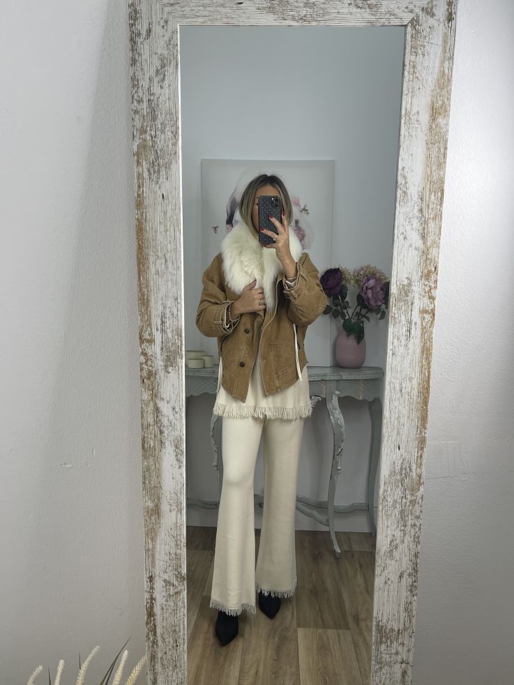 Conjunto hueso con flecos en el jersey y pantalón