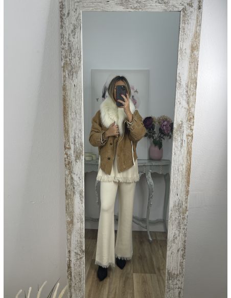 Conjunto hueso con flecos en el jersey y pantalón