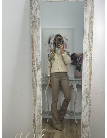 Pantalón polipiel acampanado taupe