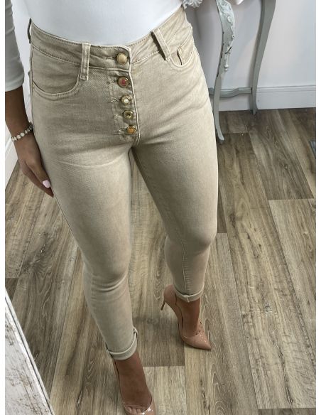 Jeans Valeria tiro alto botones.