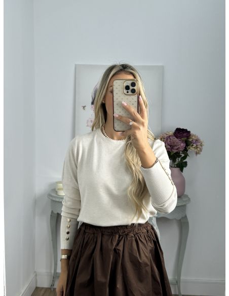Jersey beige basic con botones dorados en el puño