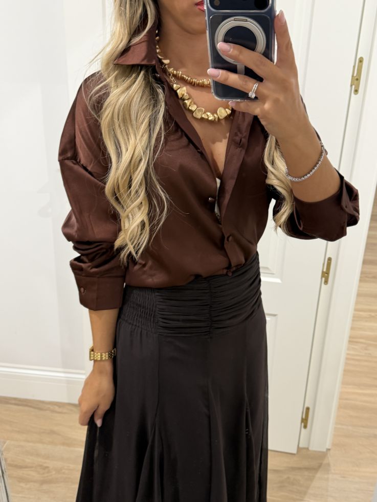 Camisa oversize chocolate satinada