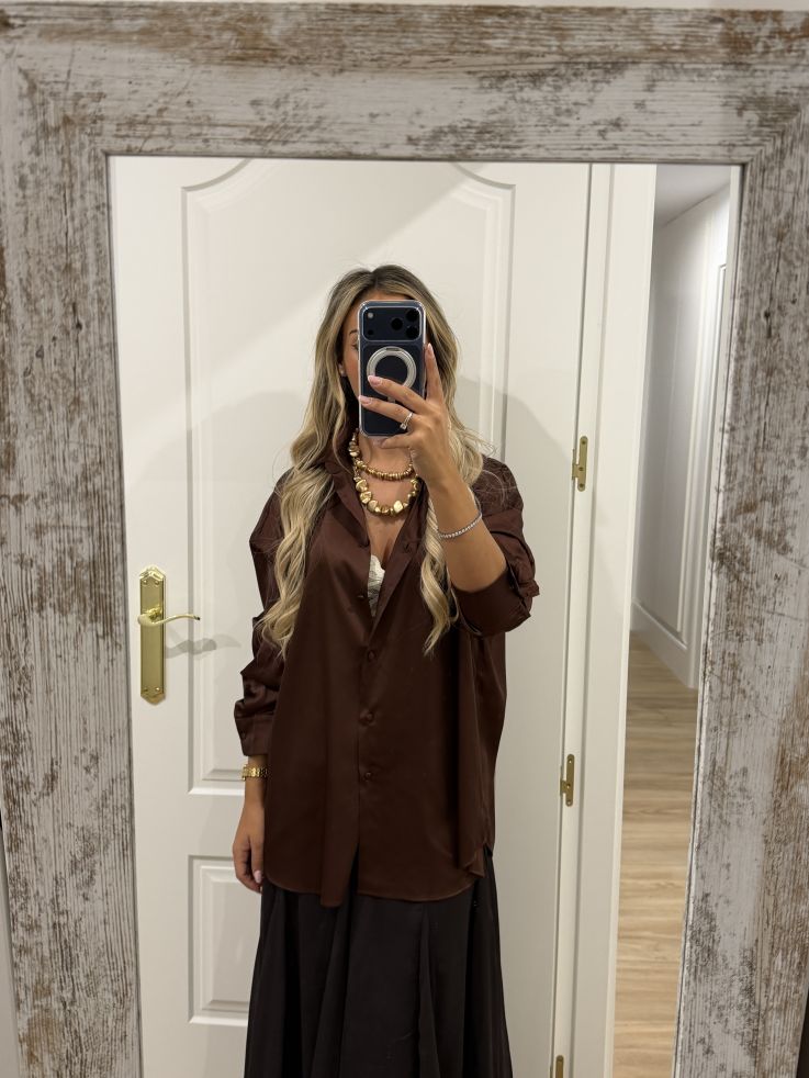 Camisa oversize chocolate satinada
