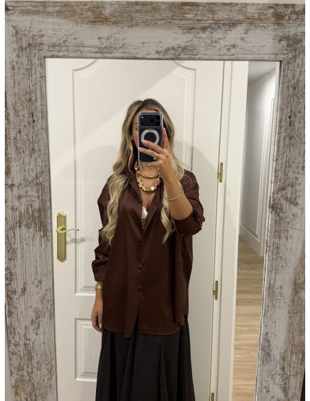 Camisa oversize chocolate satinada