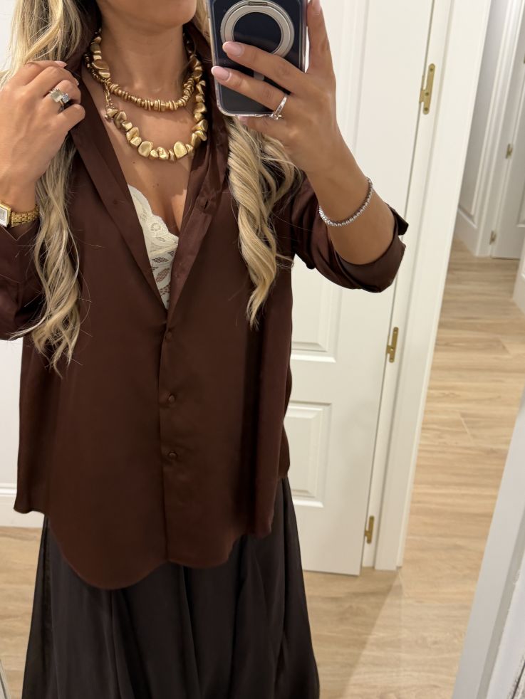 Camisa oversize chocolate satinada