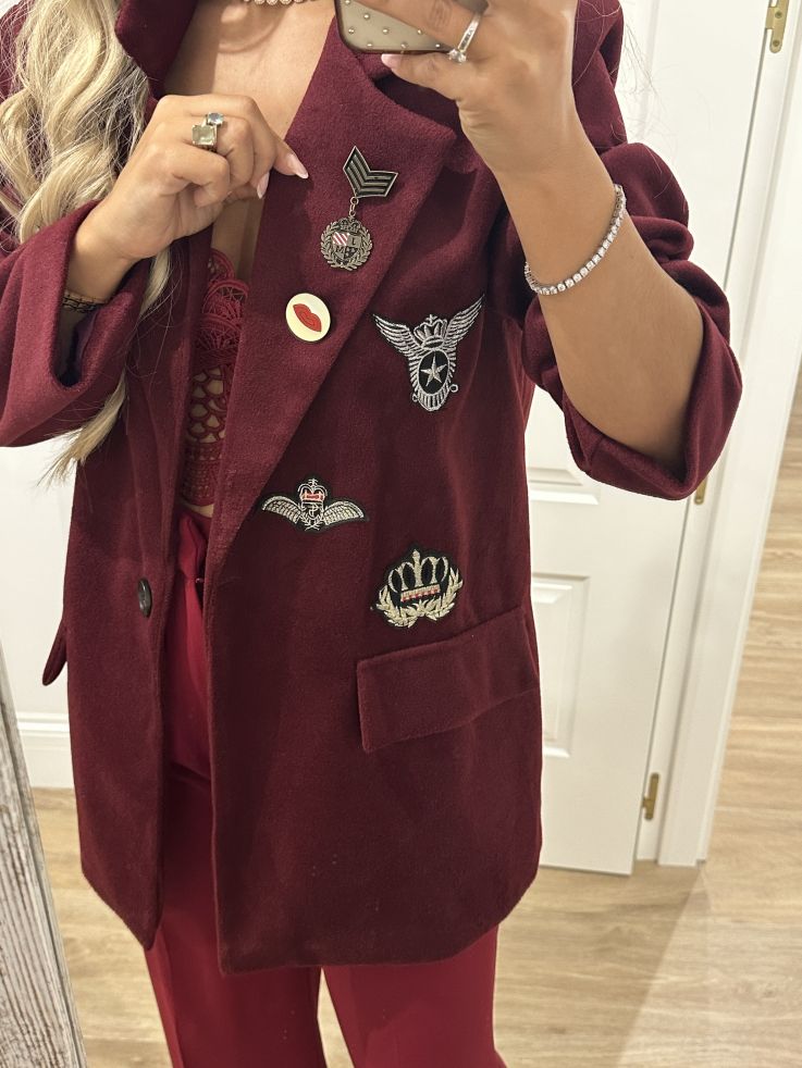 Chaqueta oversize burdeos parches
