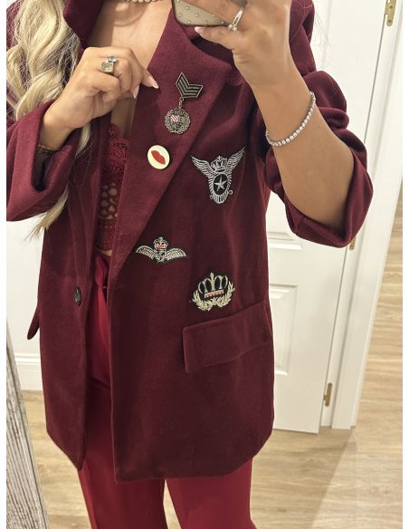 Chaqueta oversize burdeos parches