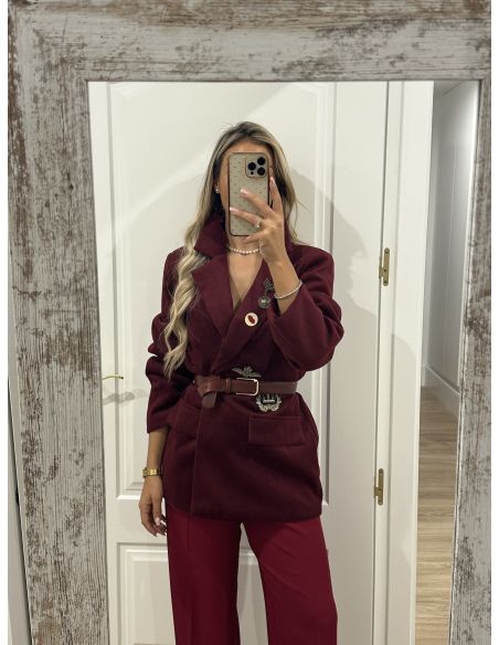 Chaqueta oversize burdeos parches