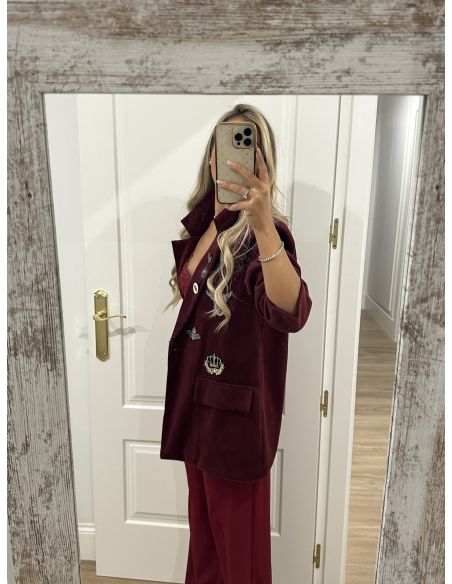 Chaqueta oversize burdeos parches