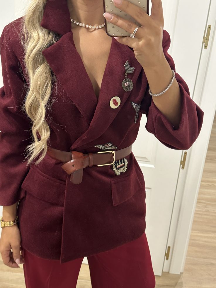 Chaqueta oversize burdeos parches