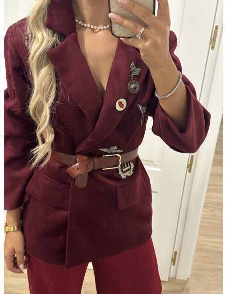 Chaqueta oversize burdeos parches