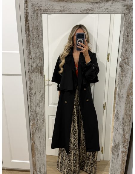Gabardina con capa negra