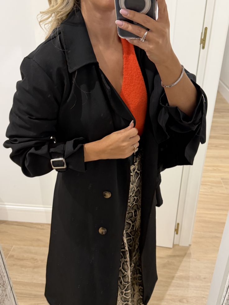 Gabardina con capa negra