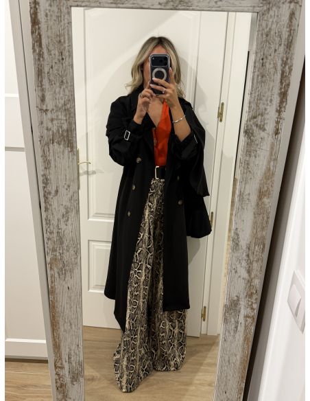 Gabardina con capa negra
