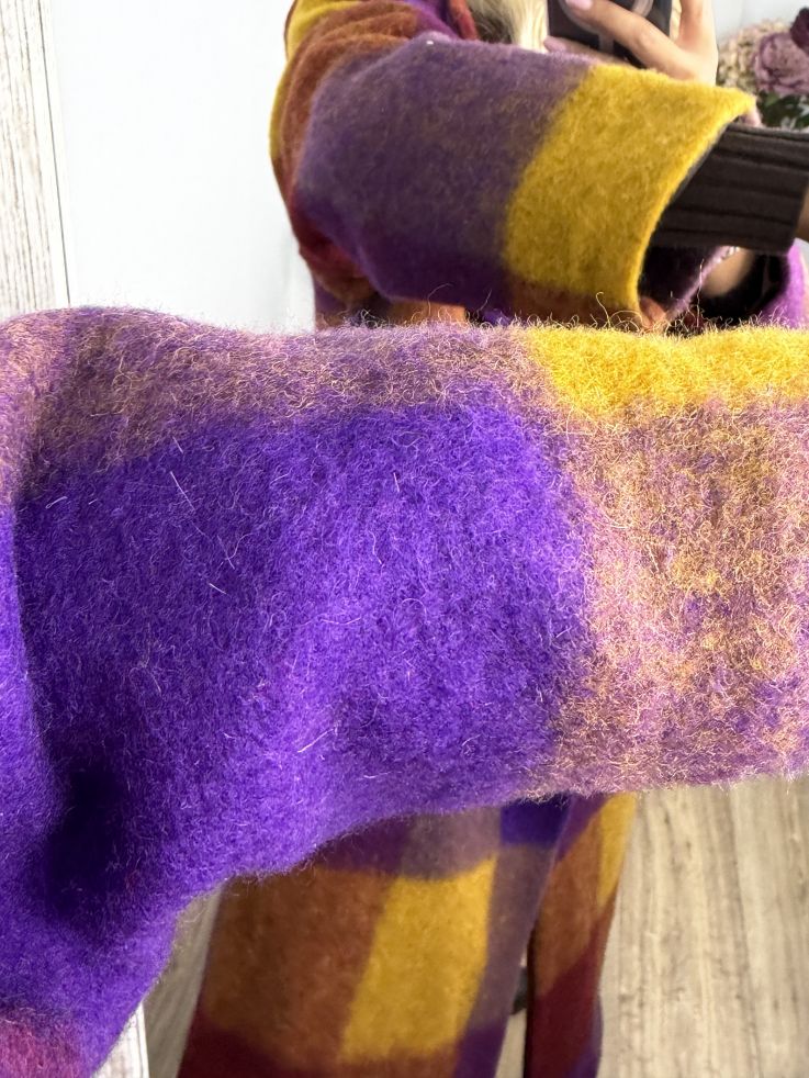 Abrigo Ideal cuadros morado y mostaza