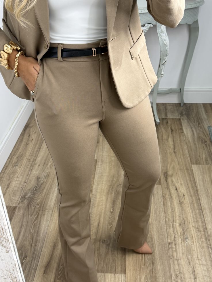 Traje Bliss camel