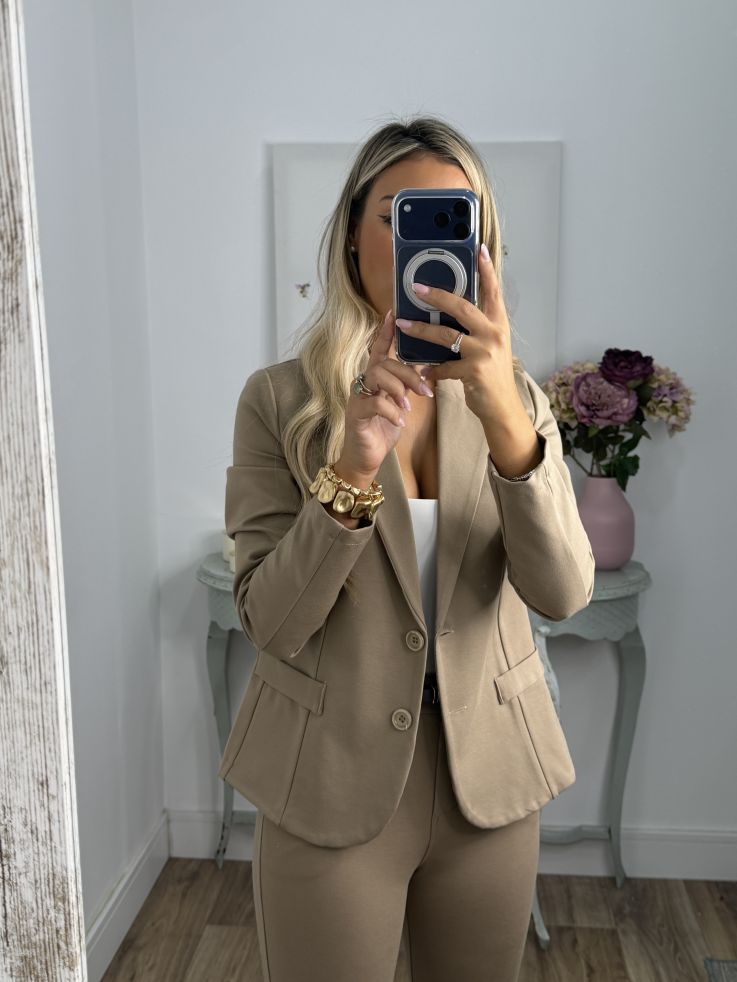 Traje Bliss camel