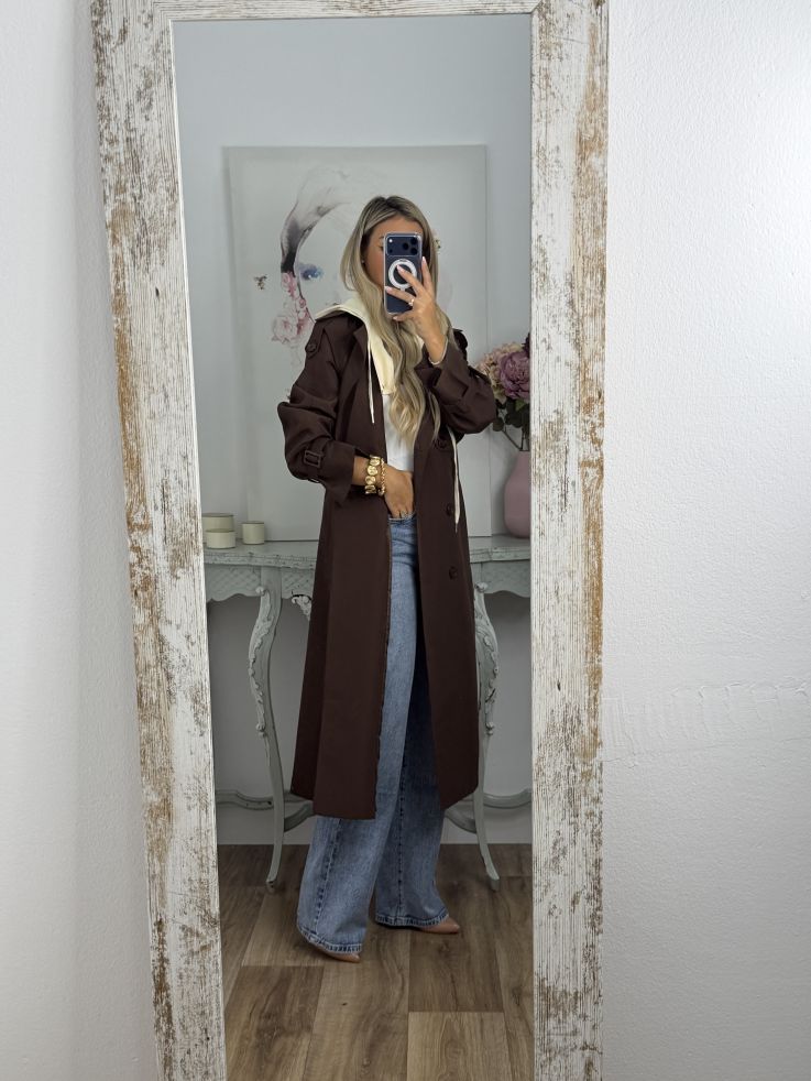 Gabardina marrón con capucha