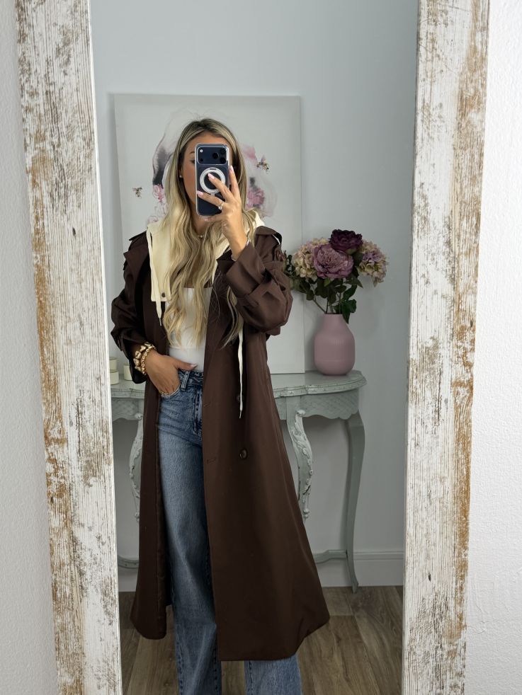 Gabardina marrón con capucha