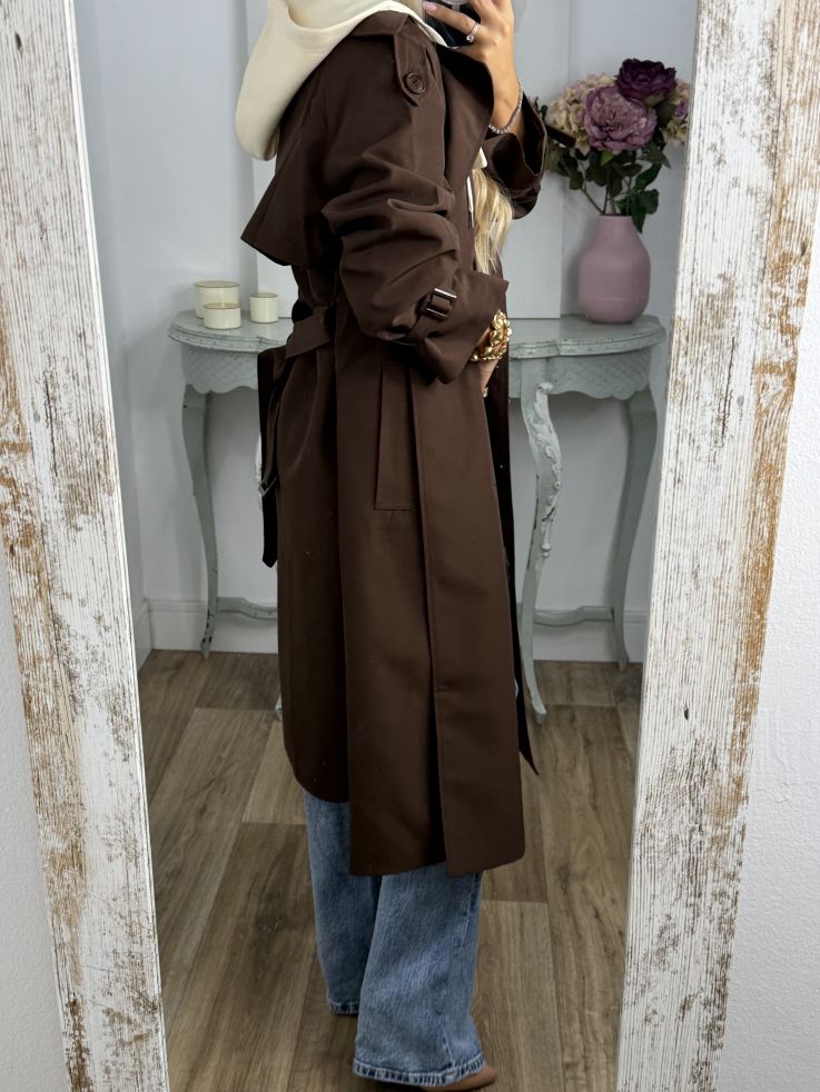 Gabardina marrón con capucha