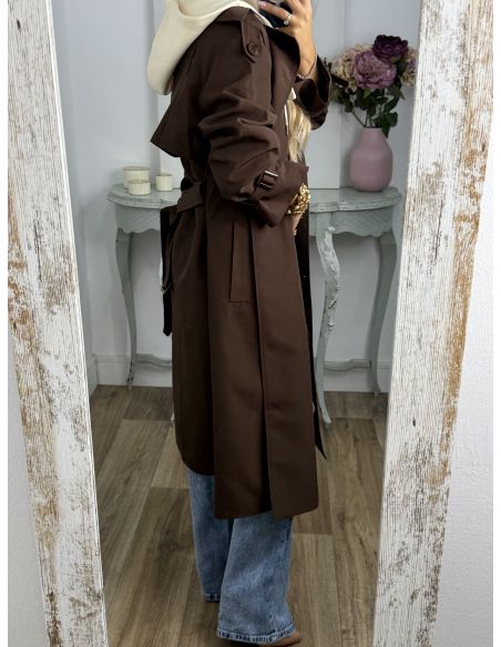 Gabardina marrón con capucha