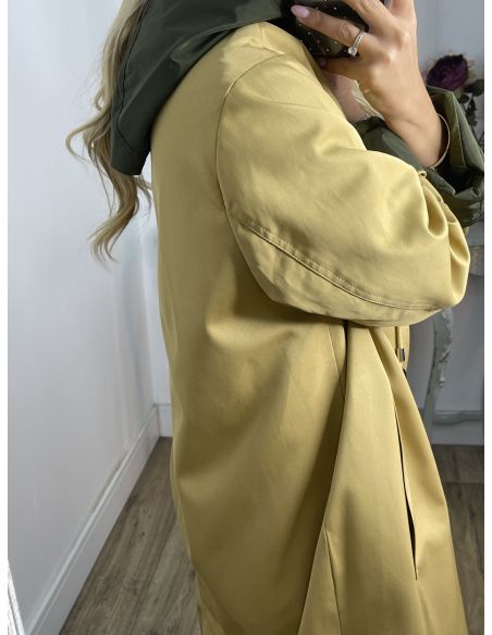 Gabardina-Chubasquero largo camel con forro verde