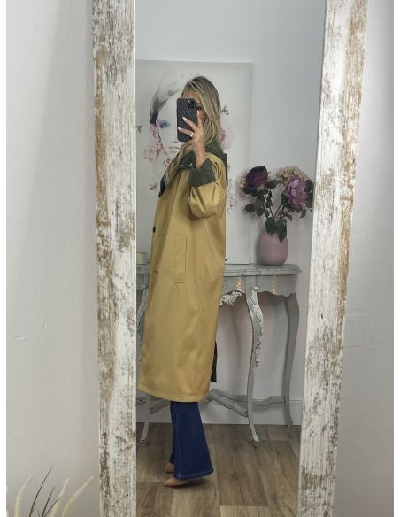 Gabardina-Chubasquero largo camel con forro verde