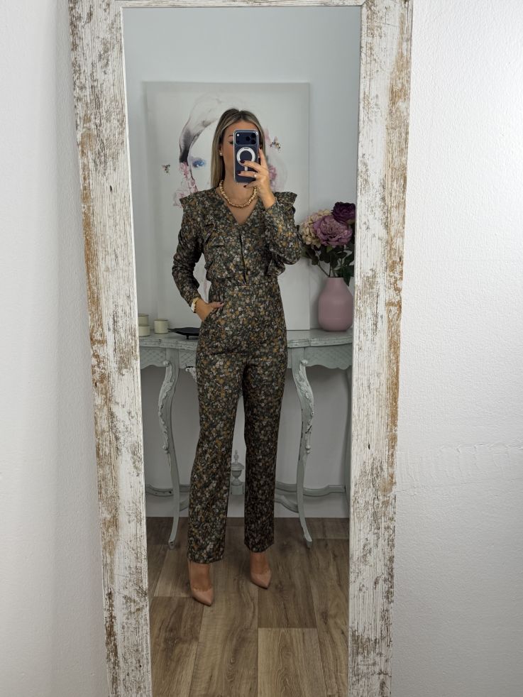 Mono de flores verde