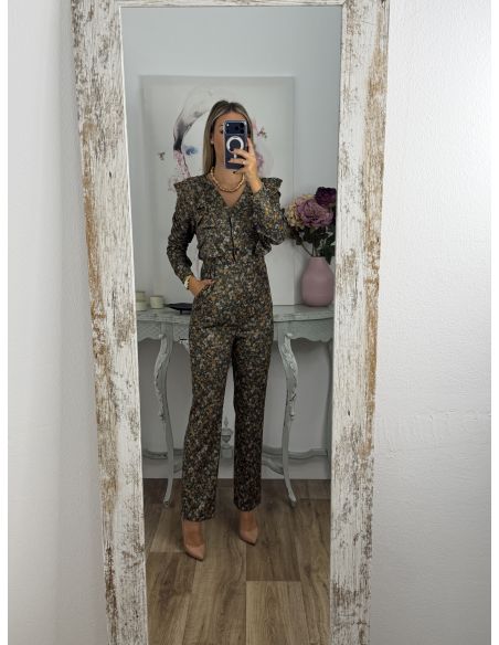 Mono de flores verde