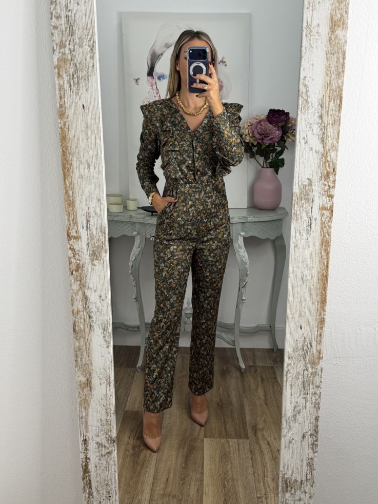 Mono de flores verde